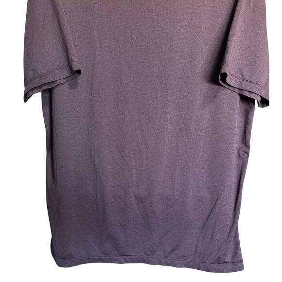 Vuori Tradewind Pocket Performance Tee Shirt Athletic Fit Burgundy Size XL - Picture 6 of 9